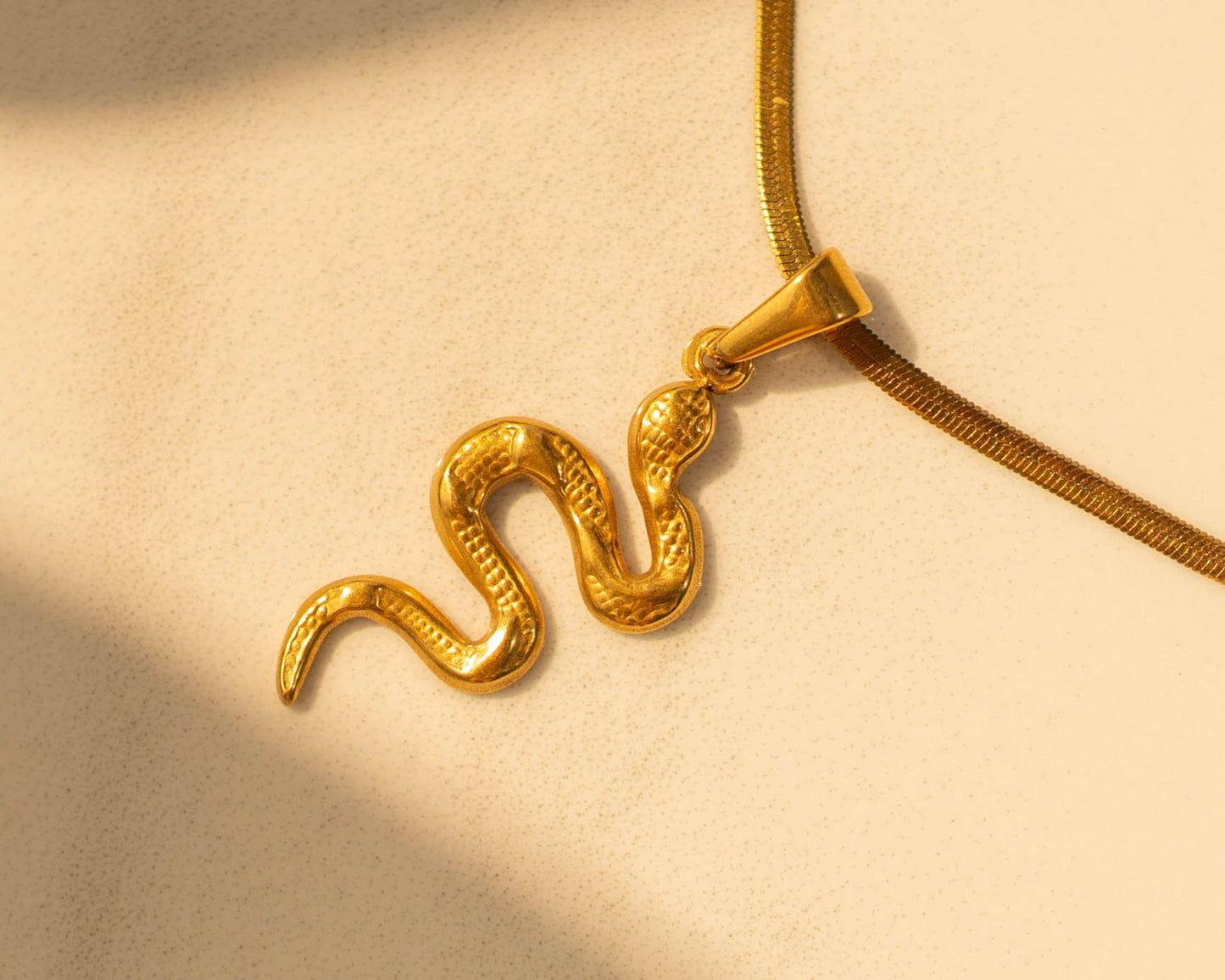 Golden Serpent Halskette
